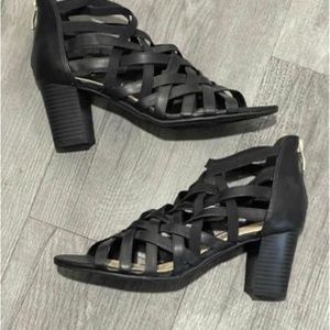 Liz Claiborne deidra strappy heels size 10m